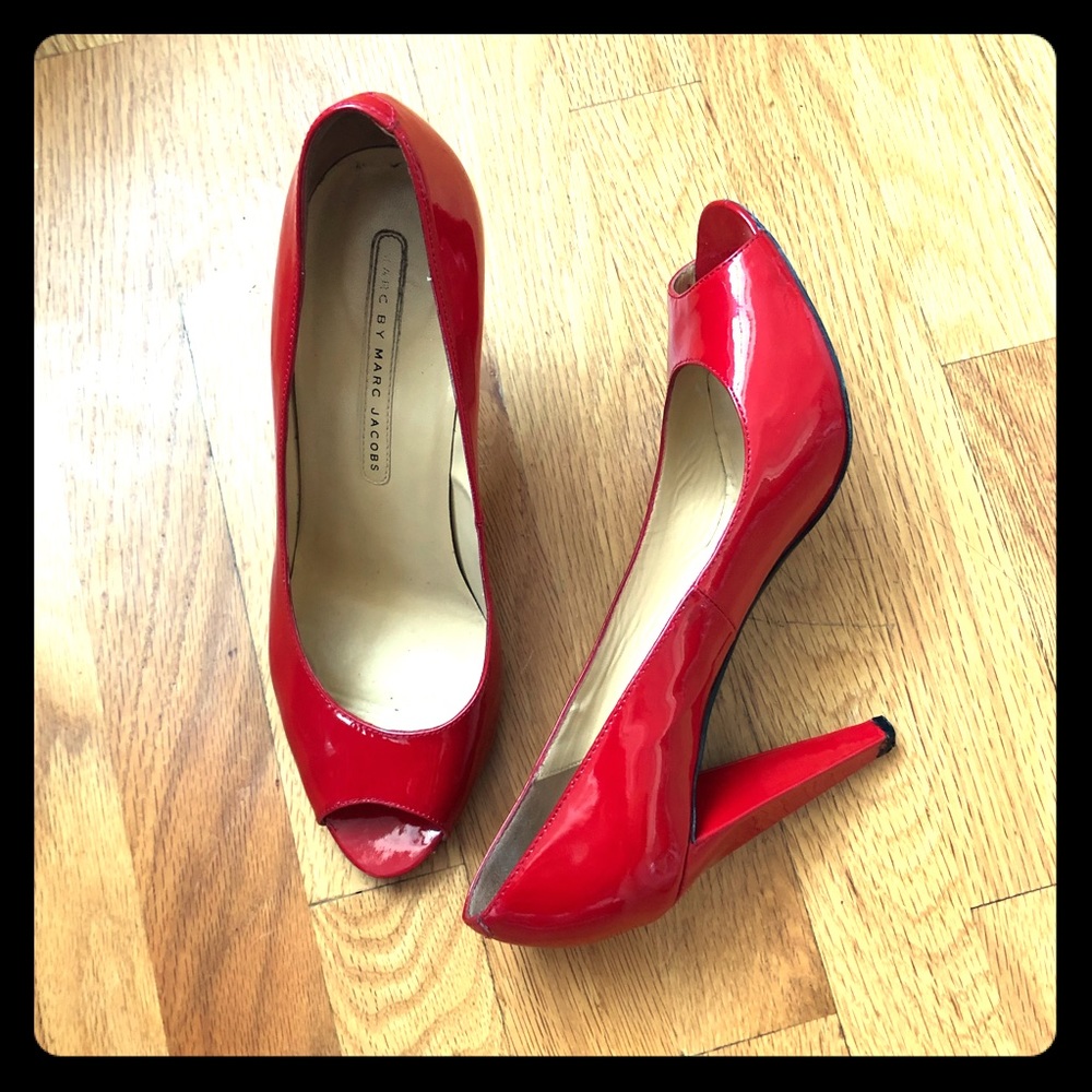 Red patent Marc by Marc Jacobs peep-toe size 40